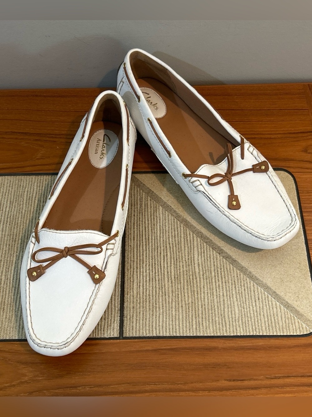 Clarks White Bow-Trim Moccasin Loafers